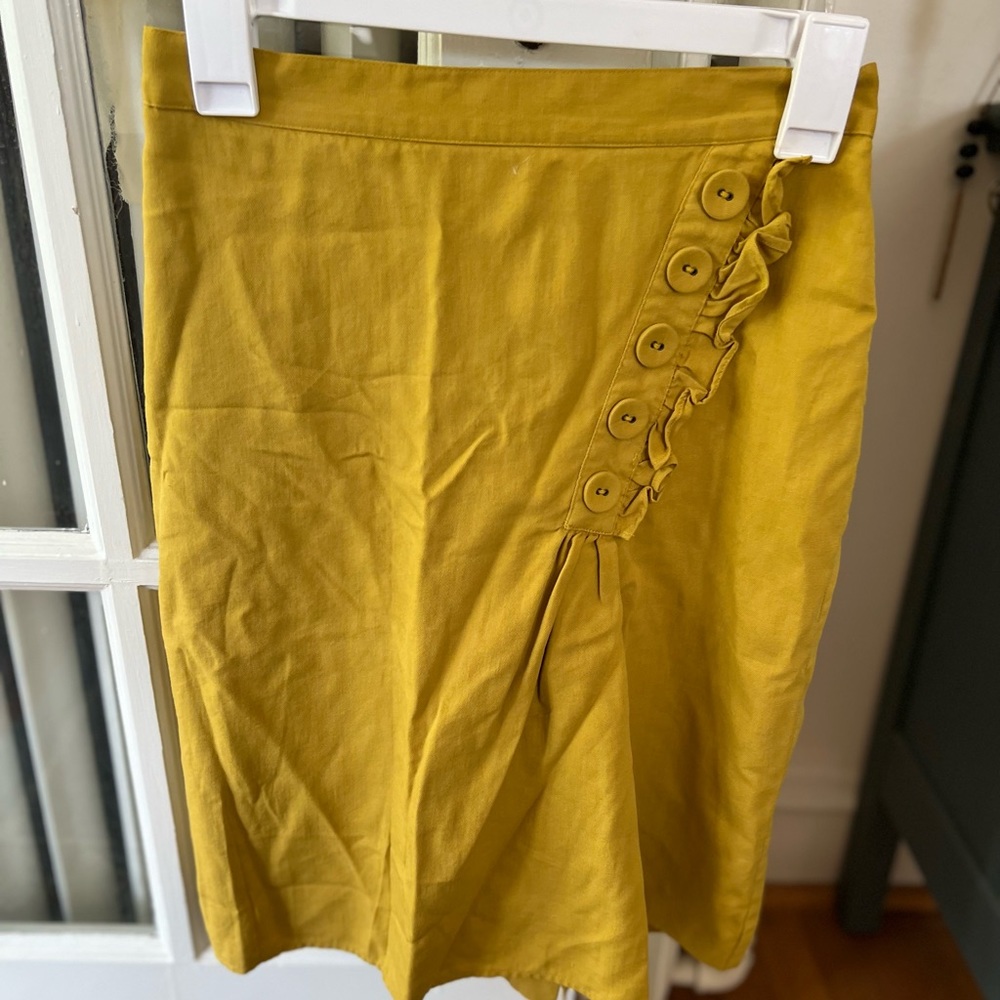 Size 4 Anthropologie green/yellow skirt with ruffle detail - Picture 2 of 3